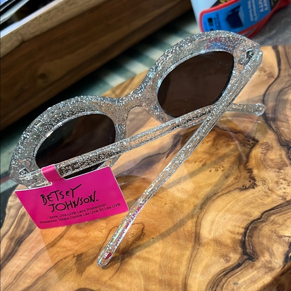 Glittery Silver Sunglasses NWT Betsey Johnson - Picture 4 of 5